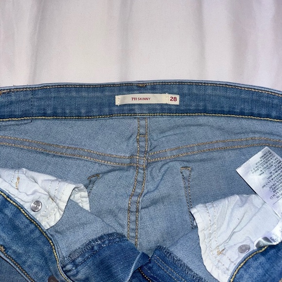 Levi’s 711 Skinny Jeans - Picture 4 of 4